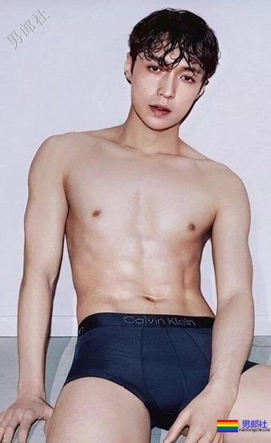 张艺兴CK广告现解放碑，P太过，被嘲塞馒头了 - 51虹马