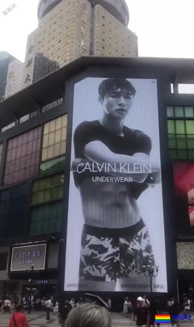 张艺兴CK广告现解放碑，P太过，被嘲塞馒头了 - 51虹马