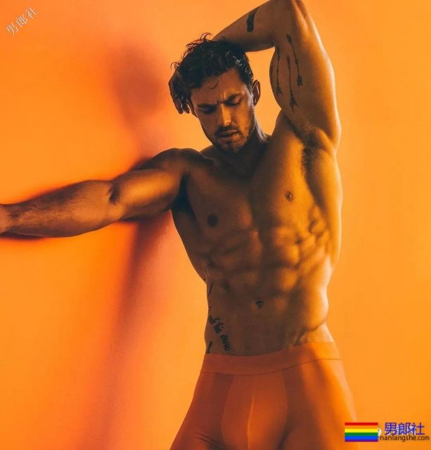 下五旗出身、种马臀男模凭硬实力翻红,这是藏不住了?! - 51虹马 下五旗出身、种马臀男模凭硬实力翻红,这是藏不住了?! - 51虹马