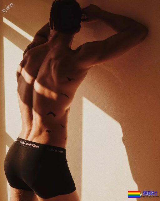 下五旗出身、种马臀男模凭硬实力翻红,这是藏不住了?! - 51虹马 下五旗出身、种马臀男模凭硬实力翻红,这是藏不住了?! - 51虹马