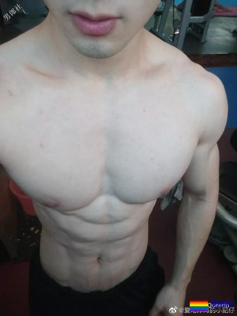 小狼狗教练肤白亮眼，摄影师掌镜佳作迭出！ - 51虹马