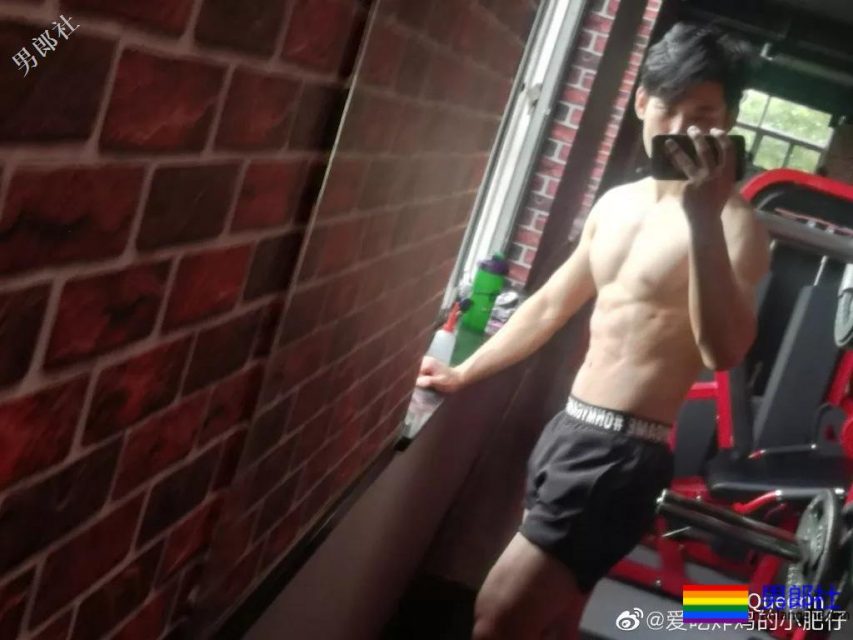 小狼狗教练肤白亮眼，摄影师掌镜佳作迭出！ - 51虹马