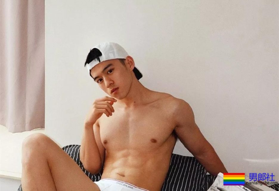 干净利落白袜腹肌少年,刚毕业就被相中拍写真,为他甘愿做I惹! - 51虹马 干净利落白袜腹肌少年,刚毕业就被相中拍写真,为他甘愿做I惹! - 51虹马