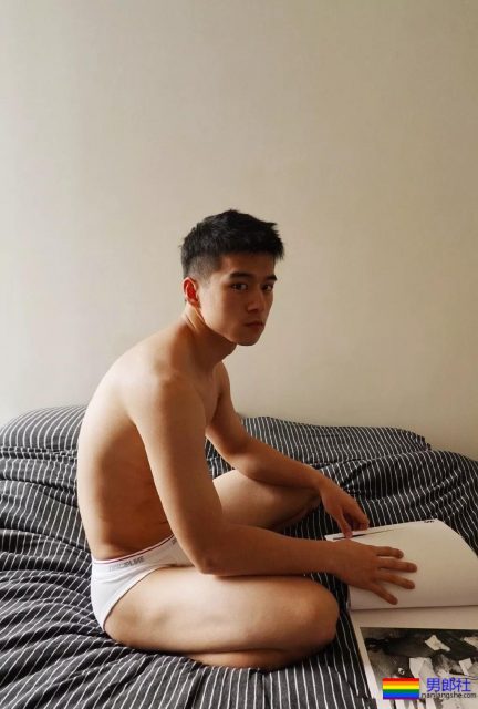 干净利落白袜腹肌少年,刚毕业就被相中拍写真,为他甘愿做I惹! - 51虹马 干净利落白袜腹肌少年,刚毕业就被相中拍写真,为他甘愿做I惹! - 51虹马