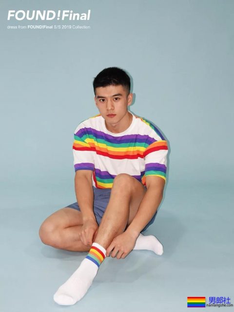 干净利落白袜腹肌少年,刚毕业就被相中拍写真,为他甘愿做I惹! - 51虹马 干净利落白袜腹肌少年,刚毕业就被相中拍写真,为他甘愿做I惹! - 51虹马