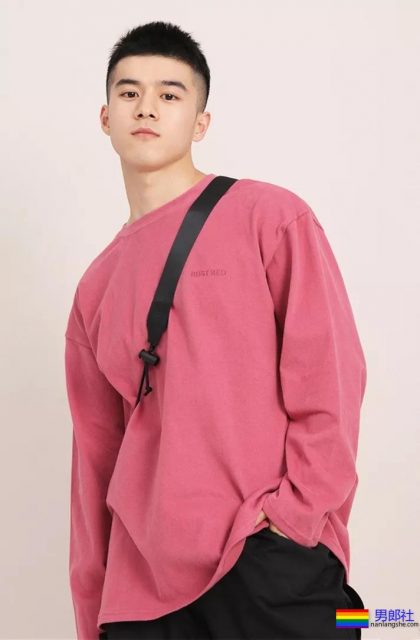 干净利落白袜腹肌少年,刚毕业就被相中拍写真,为他甘愿做I惹! - 51虹马 干净利落白袜腹肌少年,刚毕业就被相中拍写真,为他甘愿做I惹! - 51虹马