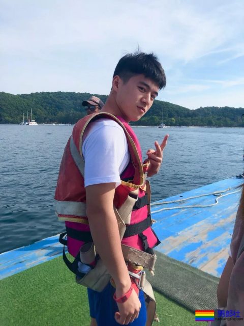 干净利落白袜腹肌少年,刚毕业就被相中拍写真,为他甘愿做I惹! - 51虹马 干净利落白袜腹肌少年,刚毕业就被相中拍写真,为他甘愿做I惹! - 51虹马