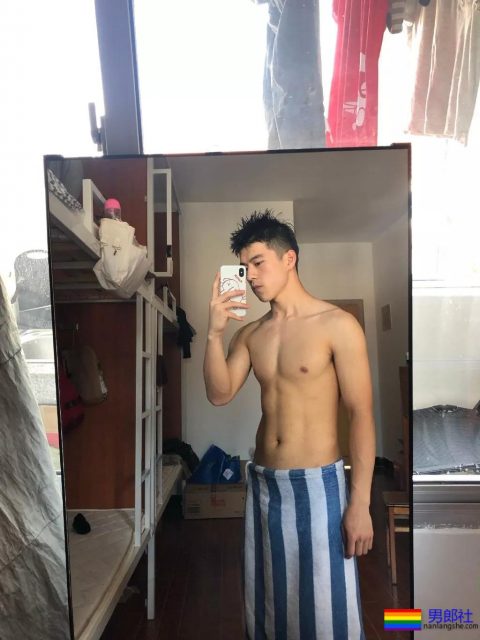 干净利落白袜腹肌少年,刚毕业就被相中拍写真,为他甘愿做I惹! - 51虹马 干净利落白袜腹肌少年,刚毕业就被相中拍写真,为他甘愿做I惹! - 51虹马