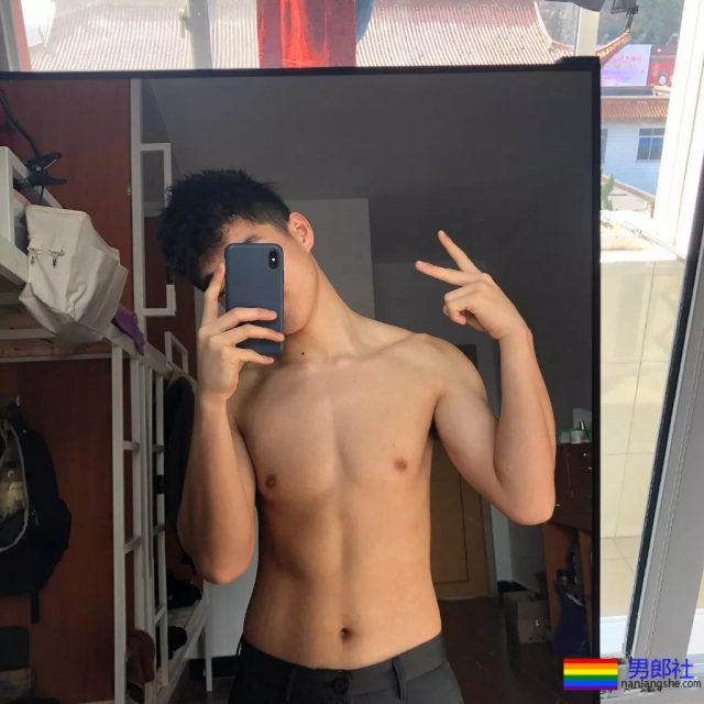 干净利落白袜腹肌少年,刚毕业就被相中拍写真,为他甘愿做I惹! - 51虹马 干净利落白袜腹肌少年,刚毕业就被相中拍写真,为他甘愿做I惹! - 51虹马