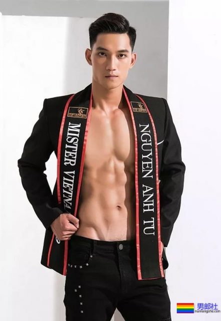 脱成这样!国际先生选手穿超小短裤太心机了! - 51虹马 脱成这样!国际先生选手穿超小短裤太心机了! - 51虹马