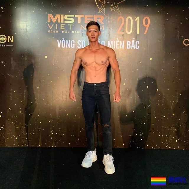 脱成这样!国际先生选手穿超小短裤太心机了! - 51虹马 脱成这样!国际先生选手穿超小短裤太心机了! - 51虹马