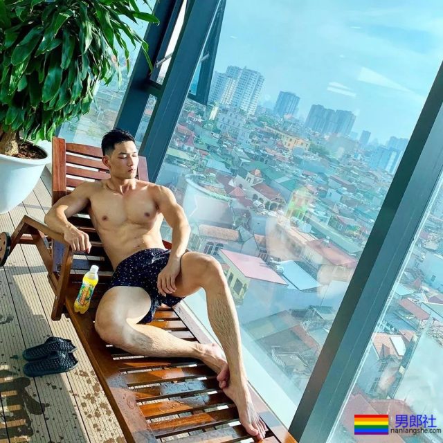 脱成这样!国际先生选手穿超小短裤太心机了! - 51虹马 脱成这样!国际先生选手穿超小短裤太心机了! - 51虹马