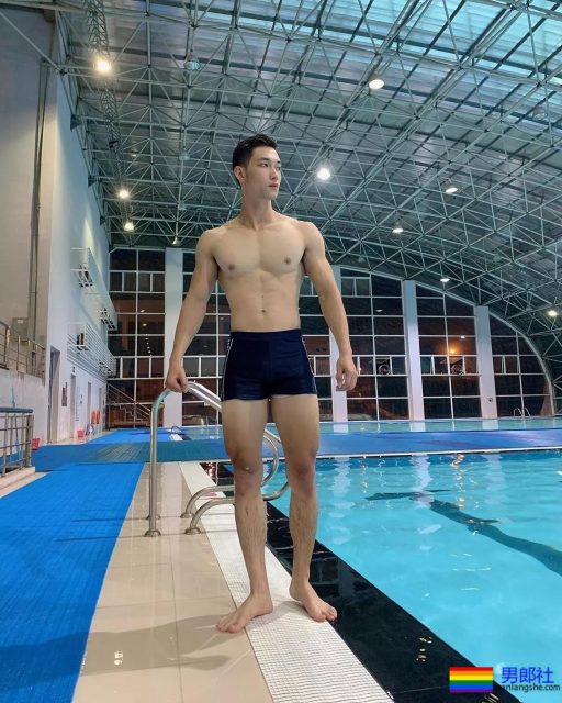 脱成这样!国际先生选手穿超小短裤太心机了! - 51虹马 脱成这样!国际先生选手穿超小短裤太心机了! - 51虹马