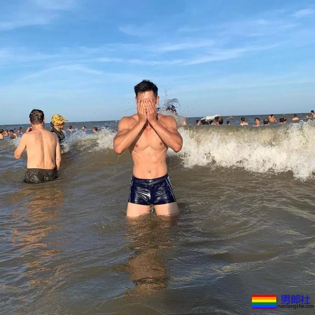 脱成这样!国际先生选手穿超小短裤太心机了! - 51虹马 脱成这样!国际先生选手穿超小短裤太心机了! - 51虹马