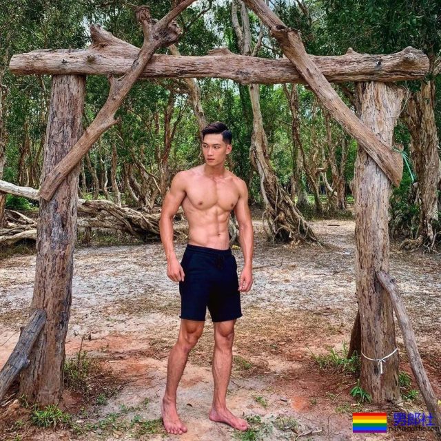 脱成这样!国际先生选手穿超小短裤太心机了! - 51虹马 脱成这样!国际先生选手穿超小短裤太心机了! - 51虹马