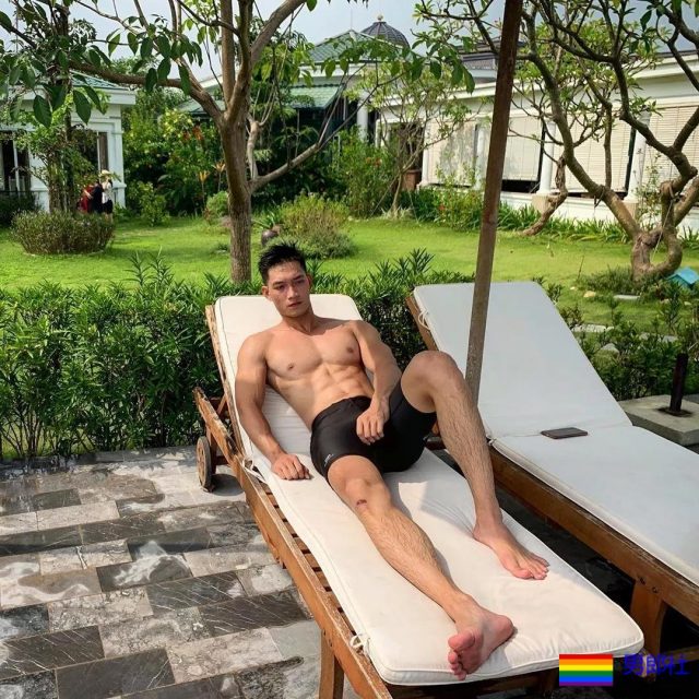 脱成这样!国际先生选手穿超小短裤太心机了! - 51虹马 脱成这样!国际先生选手穿超小短裤太心机了! - 51虹马