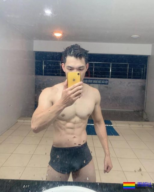 脱成这样!国际先生选手穿超小短裤太心机了! - 51虹马 脱成这样!国际先生选手穿超小短裤太心机了! - 51虹马