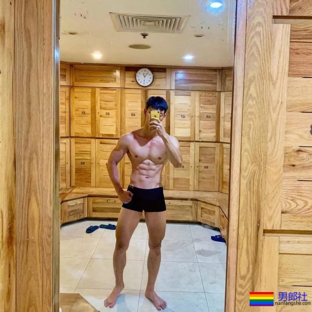 脱成这样!国际先生选手穿超小短裤太心机了! - 51虹马 脱成这样!国际先生选手穿超小短裤太心机了! - 51虹马