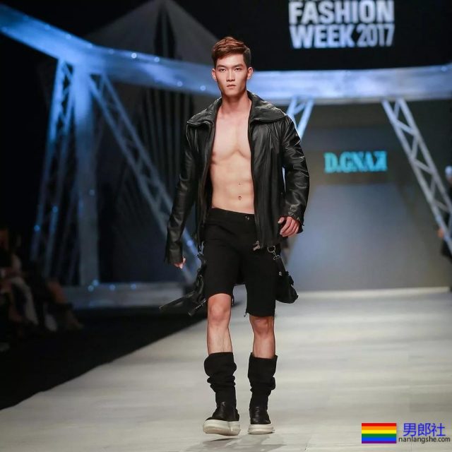 脱成这样!国际先生选手穿超小短裤太心机了! - 51虹马 脱成这样!国际先生选手穿超小短裤太心机了! - 51虹马