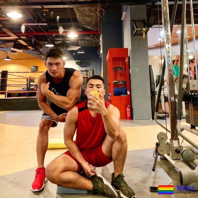 脱成这样!国际先生选手穿超小短裤太心机了! - 51虹马 脱成这样!国际先生选手穿超小短裤太心机了! - 51虹马