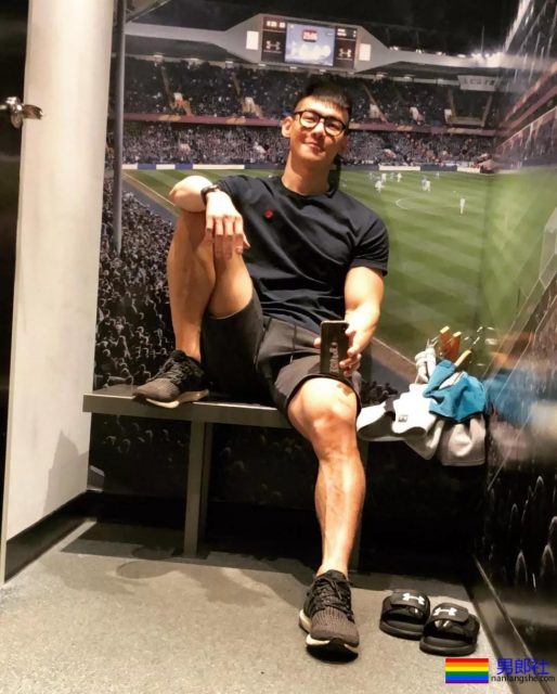 18的精壮小狼狗勒得太紧，既能秀身材还能卖萌-51虹马