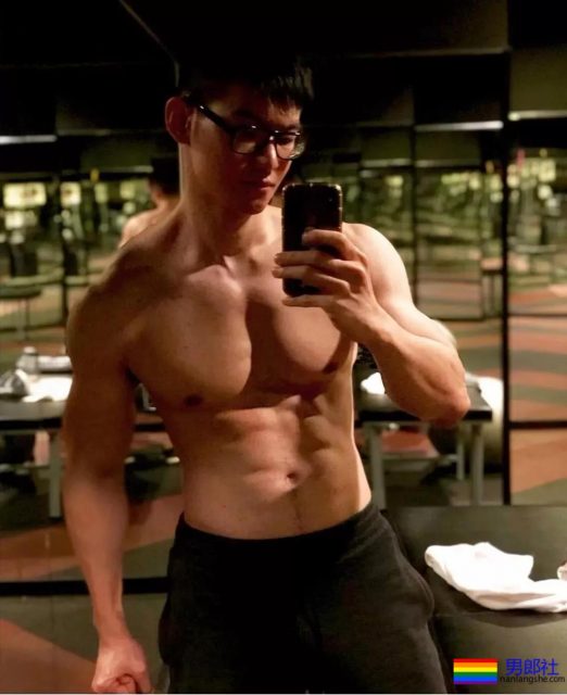 18的精壮小狼狗勒得太紧,既能秀身材还能卖萌 - 51虹马 18的精壮小狼狗勒得太紧,既能秀身材还能卖萌 - 51虹马