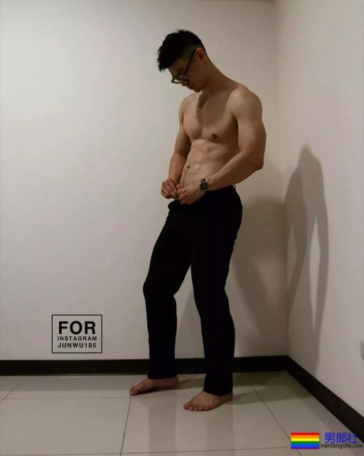 18的精壮小狼狗勒得太紧,既能秀身材还能卖萌 - 51虹马 18的精壮小狼狗勒得太紧,既能秀身材还能卖萌 - 51虹马