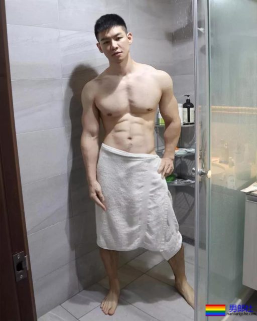 18的精壮小狼狗勒得太紧,既能秀身材还能卖萌 - 51虹马 18的精壮小狼狗勒得太紧,既能秀身材还能卖萌 - 51虹马