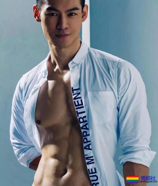 18的精壮小狼狗勒得太紧,既能秀身材还能卖萌 - 51虹马 18的精壮小狼狗勒得太紧,既能秀身材还能卖萌 - 51虹马