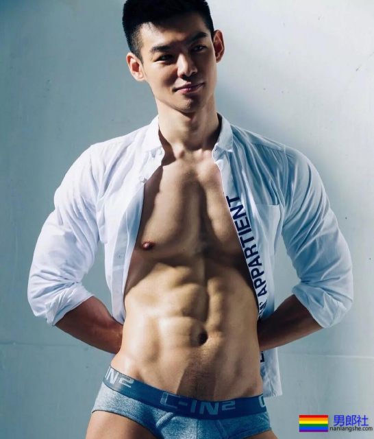 18的精壮小狼狗勒得太紧,既能秀身材还能卖萌 - 51虹马 18的精壮小狼狗勒得太紧,既能秀身材还能卖萌 - 51虹马