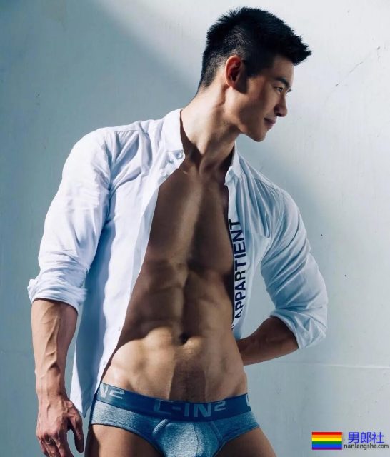 18的精壮小狼狗勒得太紧,既能秀身材还能卖萌 - 51虹马 18的精壮小狼狗勒得太紧,既能秀身材还能卖萌 - 51虹马