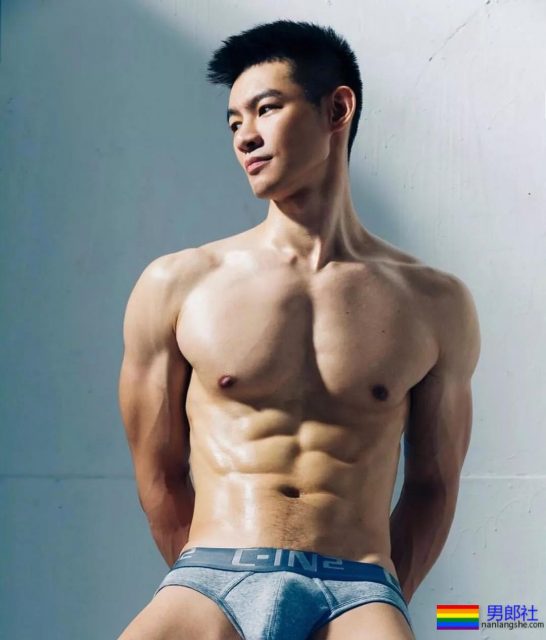 18的精壮小狼狗勒得太紧,既能秀身材还能卖萌 - 51虹马 18的精壮小狼狗勒得太紧,既能秀身材还能卖萌 - 51虹马