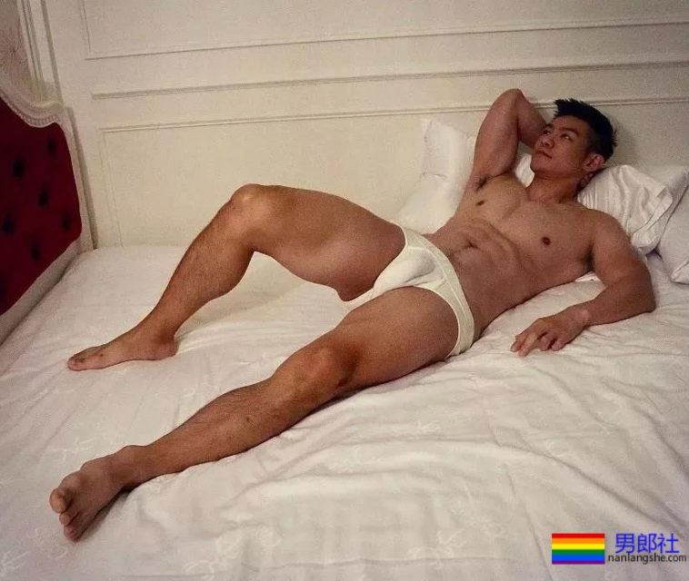 18的精壮小狼狗勒得太紧,既能秀身材还能卖萌 - 51虹马 18的精壮小狼狗勒得太紧,既能秀身材还能卖萌 - 51虹马