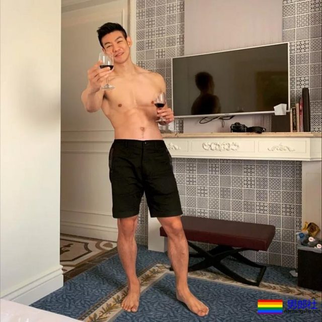 18的精壮小狼狗勒得太紧,既能秀身材还能卖萌 - 51虹马 18的精壮小狼狗勒得太紧,既能秀身材还能卖萌 - 51虹马