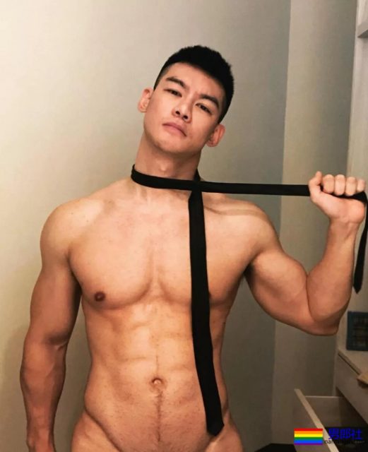 18的精壮小狼狗勒得太紧,既能秀身材还能卖萌 - 51虹马 18的精壮小狼狗勒得太紧,既能秀身材还能卖萌 - 51虹马