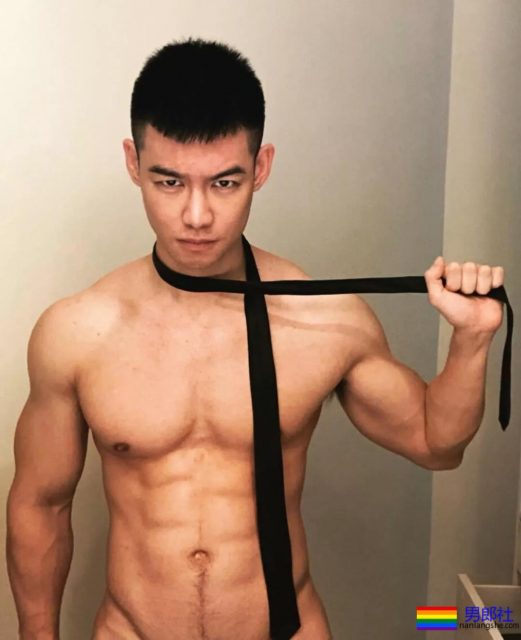 18的精壮小狼狗勒得太紧,既能秀身材还能卖萌 - 51虹马 18的精壮小狼狗勒得太紧,既能秀身材还能卖萌 - 51虹马