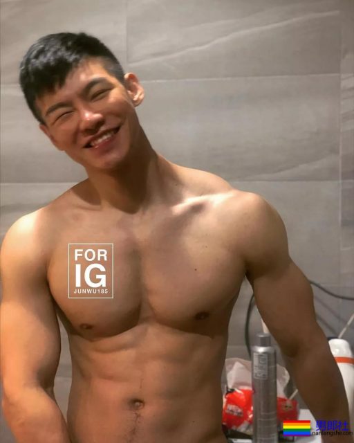 18的精壮小狼狗勒得太紧,既能秀身材还能卖萌 - 51虹马 18的精壮小狼狗勒得太紧,既能秀身材还能卖萌 - 51虹马