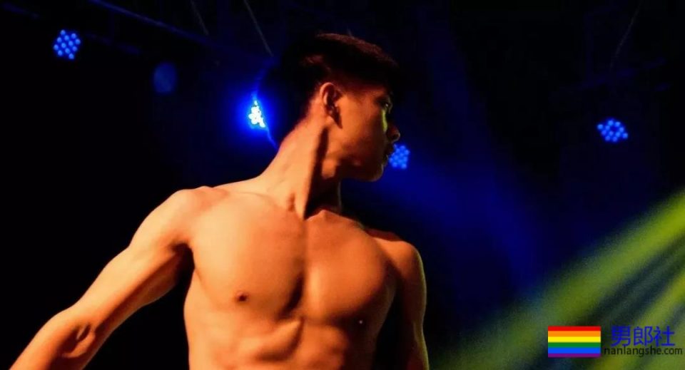 自称直男的湖北小鲜肉，在咸蛋家做过主播？身材颜值都很A! - 51虹马