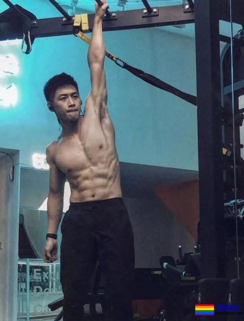 自称直男的湖北小鲜肉，在咸蛋家做过主播？身材颜值都很A! - 51虹马