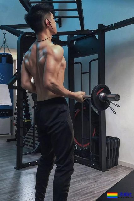 自称直男的湖北小鲜肉，在咸蛋家做过主播？身材颜值都很A! - 51虹马