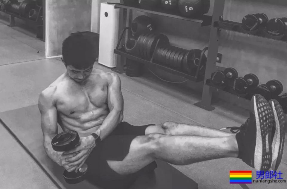 自称直男的湖北小鲜肉，在咸蛋家做过主播？身材颜值都很A! - 51虹马