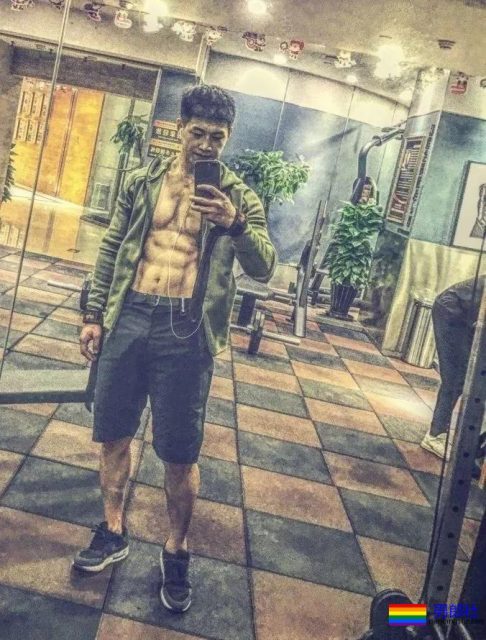 自称直男的湖北小鲜肉，在咸蛋家做过主播？身材颜值都很A! - 51虹马