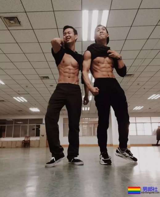 自称直男的湖北小鲜肉，在咸蛋家做过主播？身材颜值都很A! - 51虹马