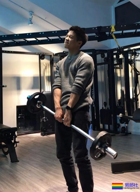 自称直男的湖北小鲜肉，在咸蛋家做过主播？身材颜值都很A! - 51虹马