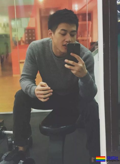 自称直男的湖北小鲜肉，在咸蛋家做过主播？身材颜值都很A! - 51虹马