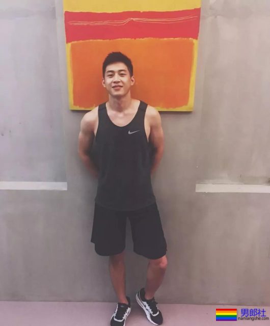 自称直男的湖北小鲜肉，在咸蛋家做过主播？身材颜值都很A! - 51虹马