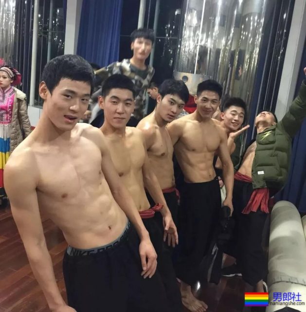 自称直男的湖北小鲜肉，在咸蛋家做过主播？身材颜值都很A! - 51虹马