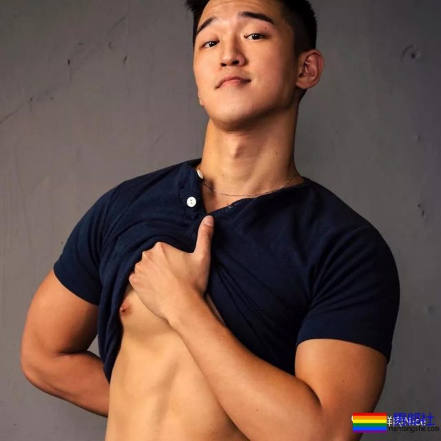 晏人物新出腹肌弟弟，你家一定缺搓衣板了 - 51虹马