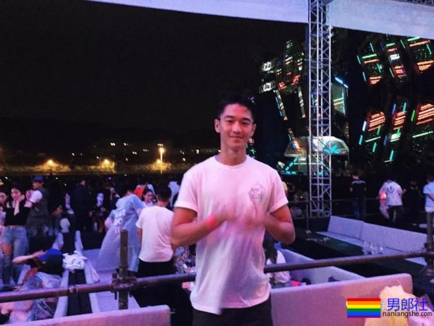 晏人物新出腹肌弟弟，你家一定缺搓衣板了 - 51虹马