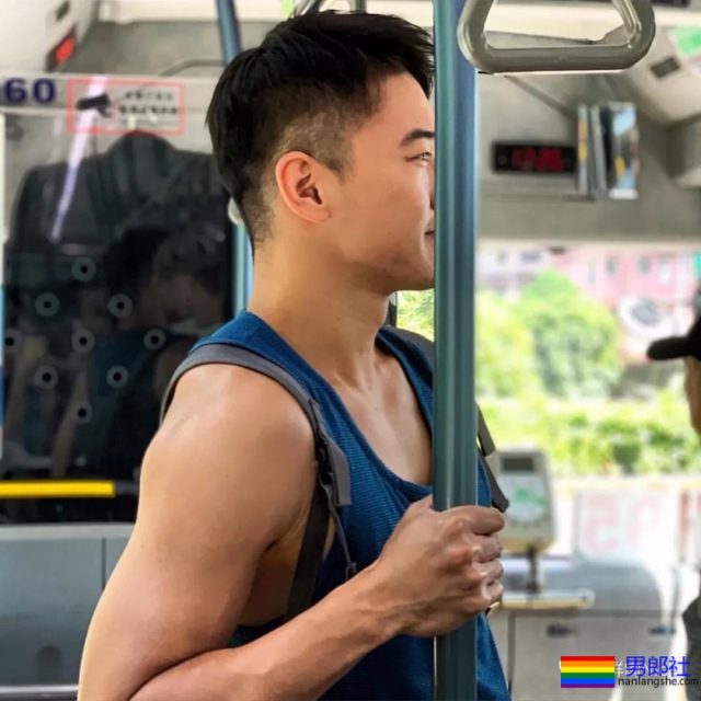 晏人物新出腹肌弟弟，你家一定缺搓衣板了 - 51虹马